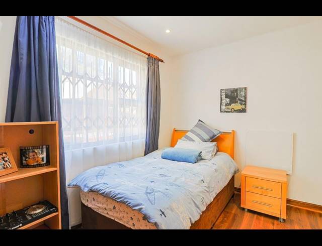 4 BEDROOM TOWNHOUSE FOR SALE IN GLENVISTA